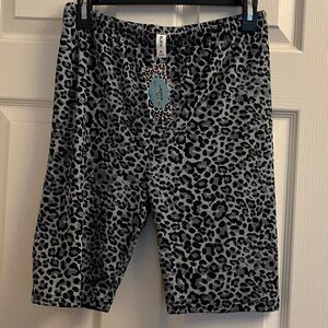 Color Alien Women’s Leopard Print Shorts XL